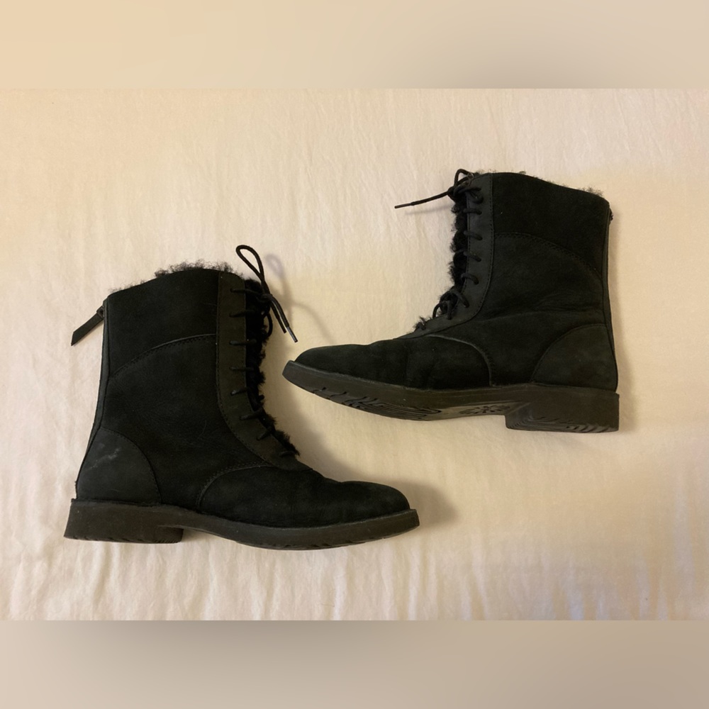 UGG Women’s Daney (1017507) Black Round Toe Lace-Up Ankle Snow Boots Size US 8